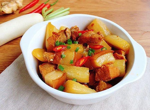 Thịt heo kho củ cải