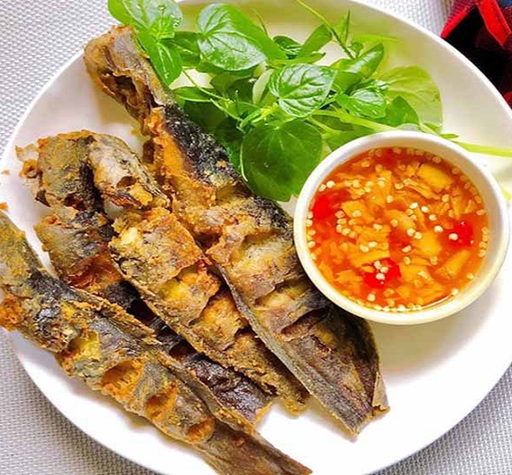 Cá trê chiên mắm gừng