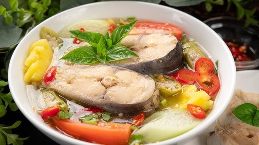 Cá hú nấu măng chua