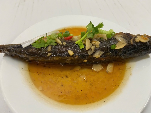 Cá nục chiên tỏi ớt